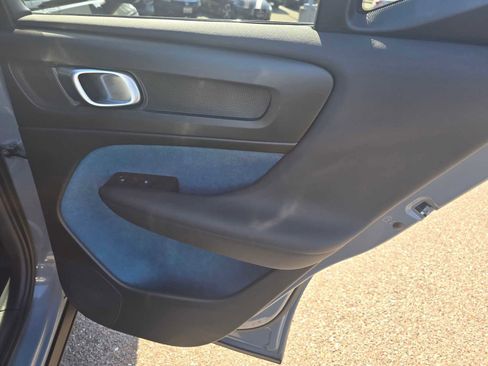 Used 2023 Volvo XC40 Recharge Ultimate image 17