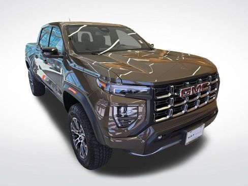 Used 2025 GMC Canyon AT4 w/ AT4 Premium Package AWD/4WD image 10