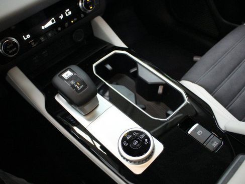 New 2026 Mitsubishi Outlander SE FWD image 14