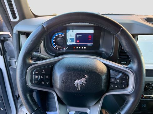 Used 2023 Ford Bronco Badlands image 11