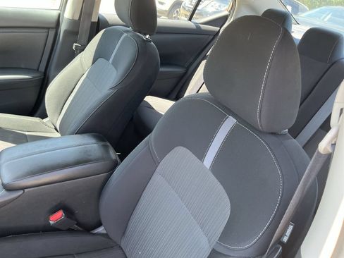 Used 2024 Nissan Sentra SV FWD image 11