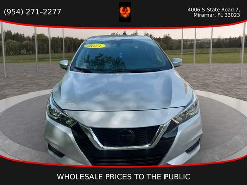 Used 2021 Nissan Versa SV FWD image 2