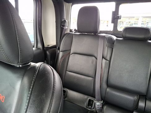 Used 2021 Jeep Gladiator Rubicon image 18