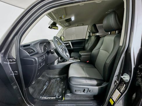 Used 2020 Toyota 4Runner SR5 Premium image 13