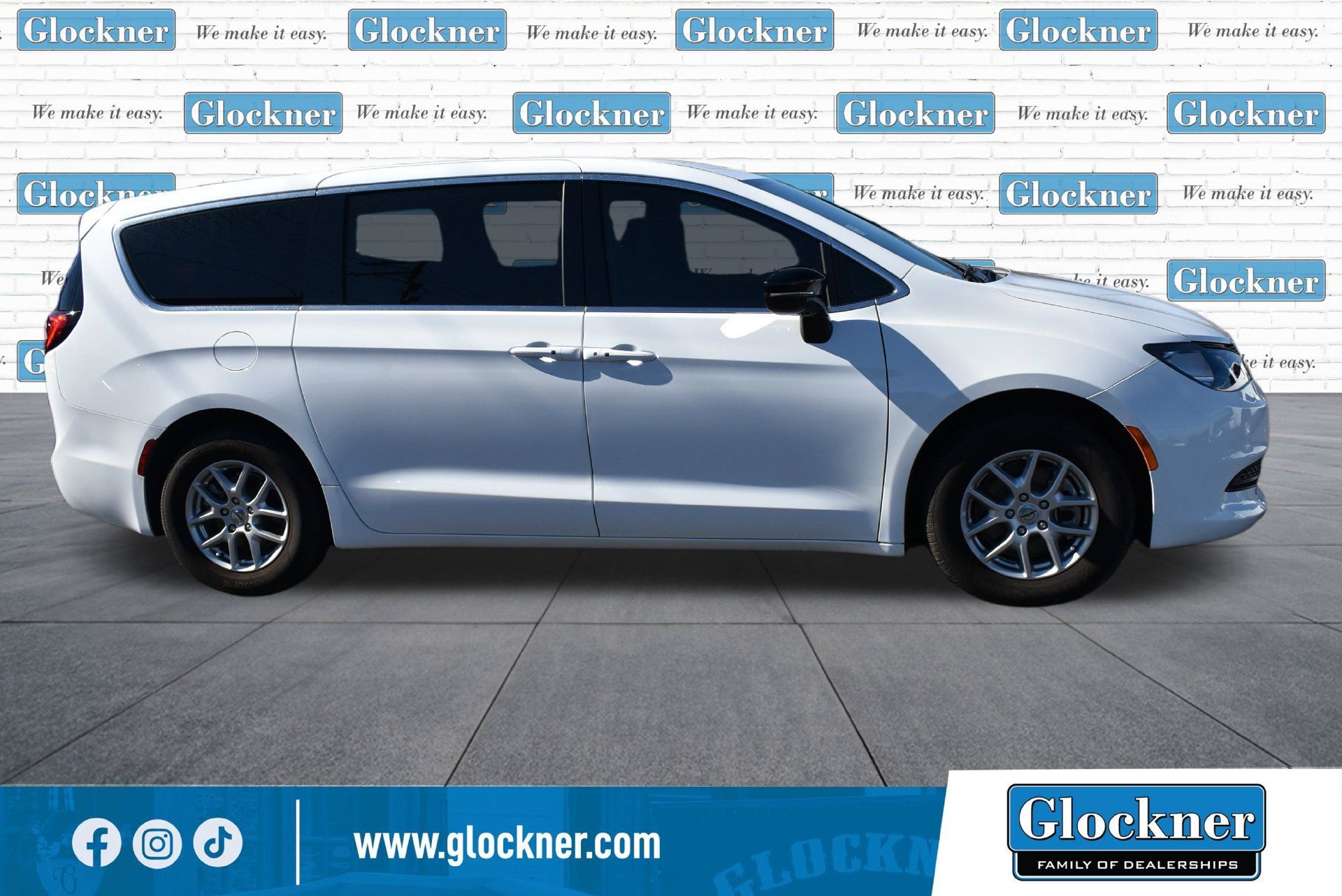 Used 2025 Chrysler Voyager LX FWD image 13