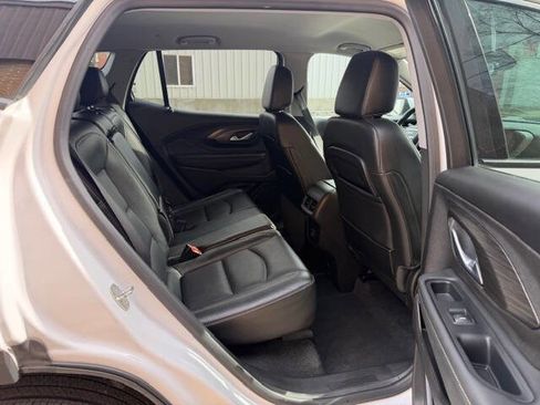 Used 2024 GMC Terrain SLT image 15