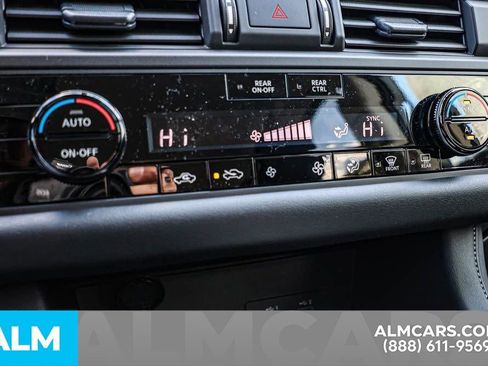 Used 2025 Nissan Pathfinder S image 46