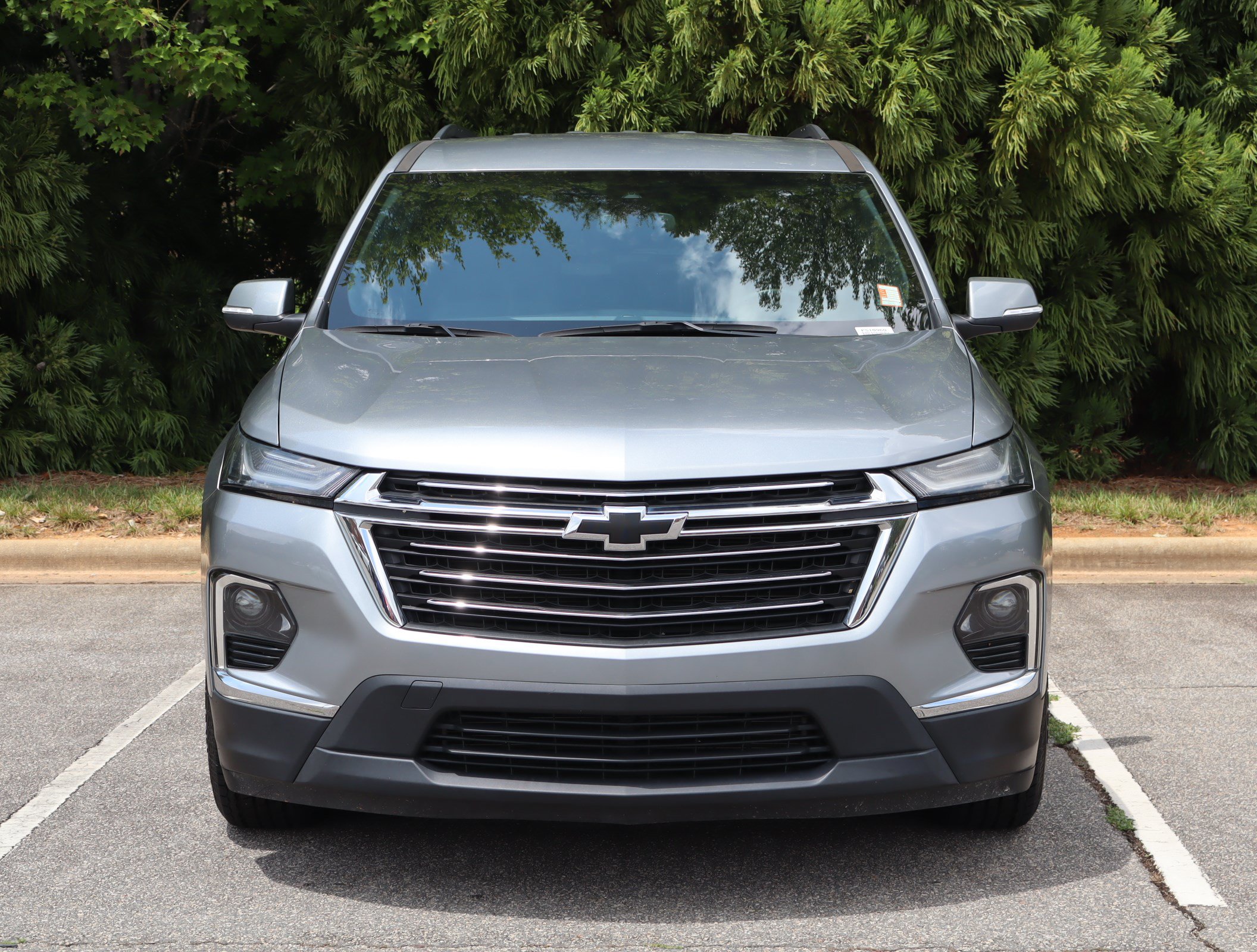 Used 2023 Chevrolet Traverse LT FWD image 3