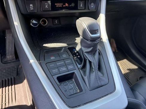 Used 2022 Toyota RAV4 XLE Premium image 8