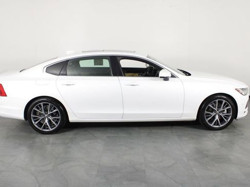 Used 2018 Volvo S90 T5 Momentum w/ Convenience Package image 13