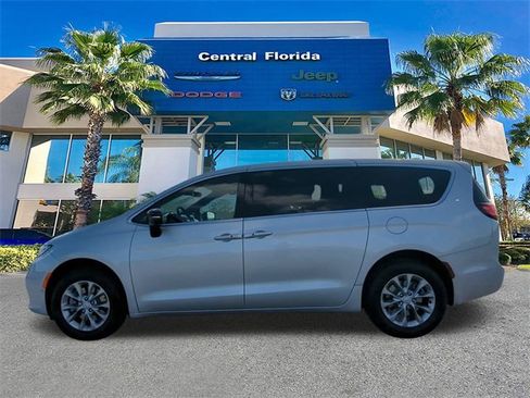 New 2026 Chrysler Pacifica Limited w/ Uconnect Theater Family Group image 8