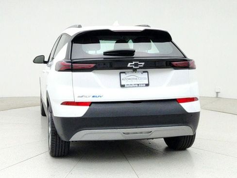 Used 2022 Chevrolet Bolt EUV LT w/ Convenience Package image 6