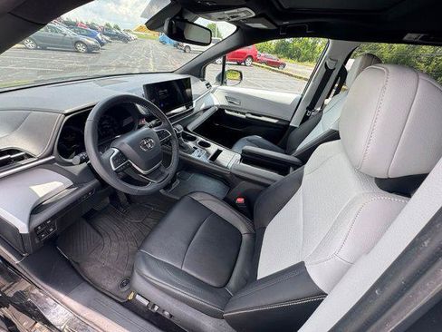 Certified 2025 Toyota Sienna XSE AWD/4WD image 16