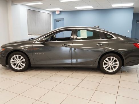 Used 2016 Chevrolet Malibu LT w/ Driver Confidence Package FWD image 2