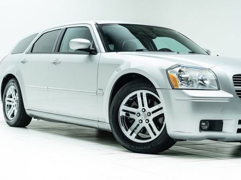 Used 2005 Dodge Magnum R/T w/ Convenience Group II RWD image 3