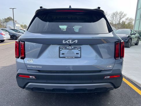Used 2023 Kia Sorento S AWD/4WD image 4