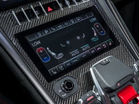 Used 2023 Lamborghini Urus Performante AWD/4WD image 29