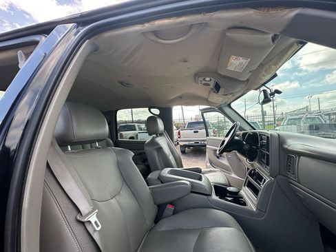 Used 2006 Chevrolet Silverado 2500 LT w/ Onstar Plus Package AWD/4WD image 41