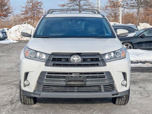 Used 2017 Toyota Highlander SE image 2