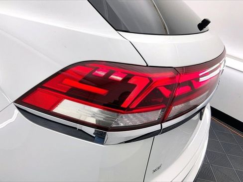 Used 2025 Volkswagen Atlas Cross Sport SE image 28