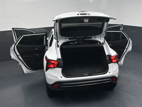 Used 2025 Chevrolet Trax RS FWD image 22