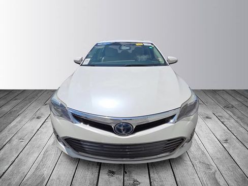 Used 2014 Toyota Avalon Limited w/ Technology Package FWD image 4