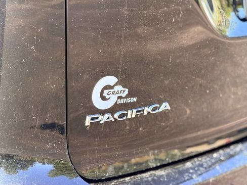 Used 2023 Chrysler Pacifica Touring-L FWD image 29