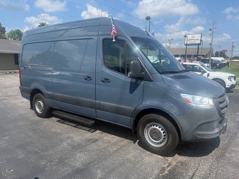 Used 2019 Mercedes-Benz Sprinter 144 image 4