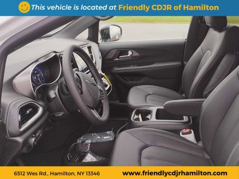 New 2026 Chrysler Pacifica Select image 11