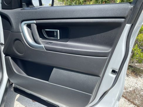 Used 2019 Land Rover Discovery Sport SE AWD/4WD image 23