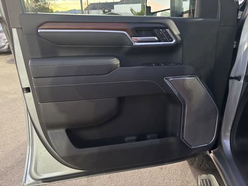 Used 2025 GMC Sierra 3500 Denali w/ Denali Reserve Package image 12