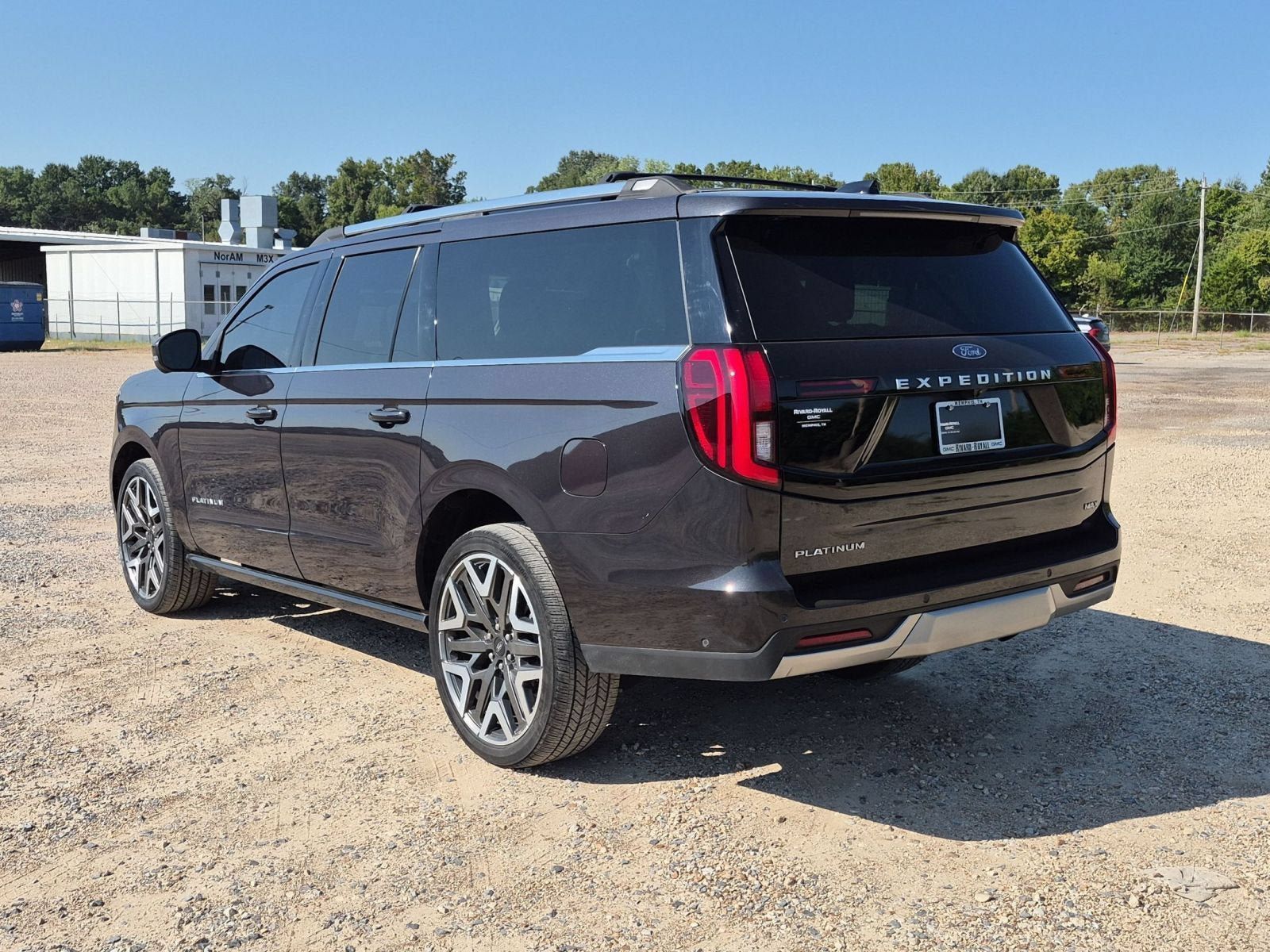 Used 2025 Ford Expedition Max Platinum w/ Platinum Ultimate Package AWD/4WD image 3