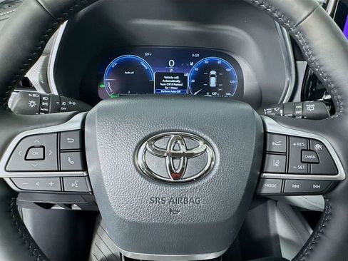 New 2026 Toyota Highlander Platinum image 15