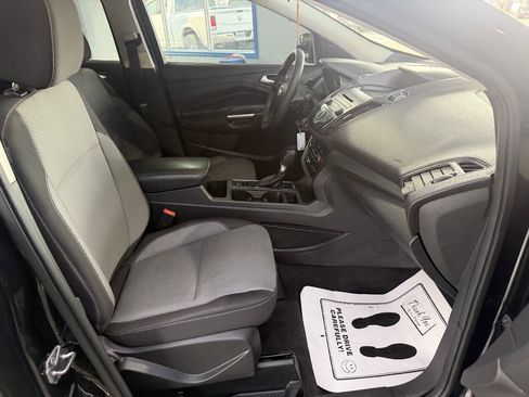 Used 2017 Ford Escape SE FWD image 19