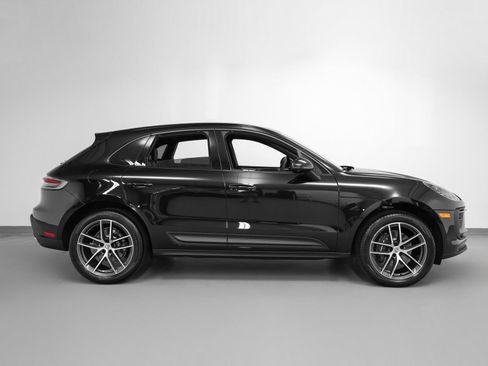 Certified 2025 Porsche Macan image 13