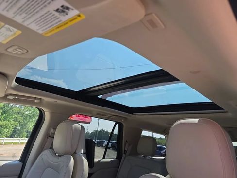 Used 2018 Lincoln Navigator Reserve w/ Technology Package AWD/4WD image 14