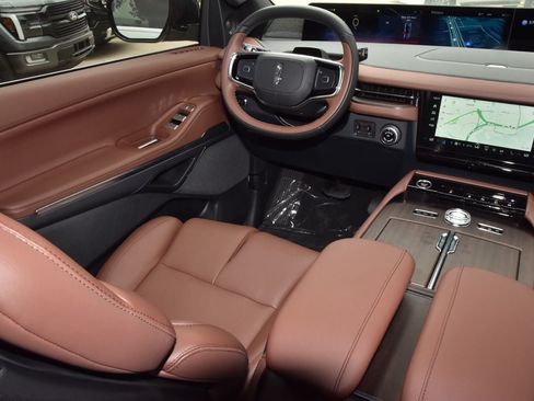 New 2026 Lincoln Navigator Reserve AWD/4WD image 16