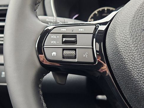 Certified 2025 Honda Pilot Touring image 17