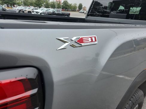 Certified 2025 GMC Sierra 2500 SLT w/ SLT Premium Package image 5