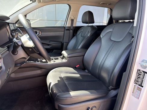 Used 2021 Kia Sorento S w/ Panoramic Sunroof Package image 10