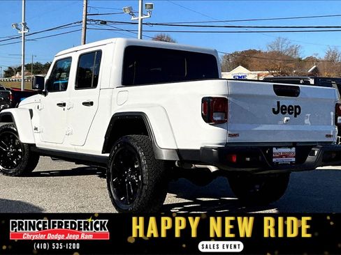 Used 2024 Jeep Gladiator Sport image 9