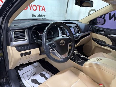 Used 2016 Toyota Highlander XLE AWD/4WD image 23