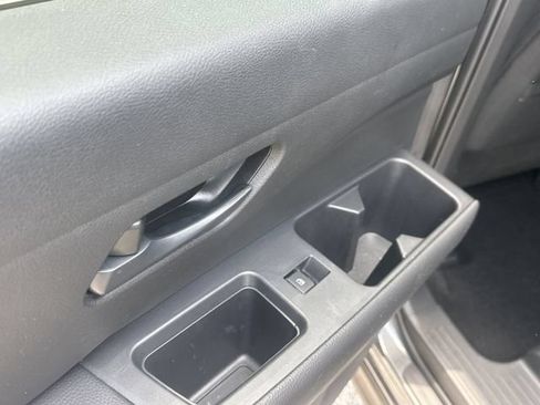 Used 2025 Nissan Pathfinder SV FWD image 12