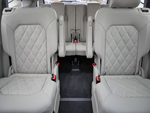 Certified 2025 Volkswagen Atlas SEL Premium R-Line image 13