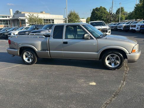 Used 2001 GMC Sonoma SLS w/ Hot Looks Pkg RWD image 2
