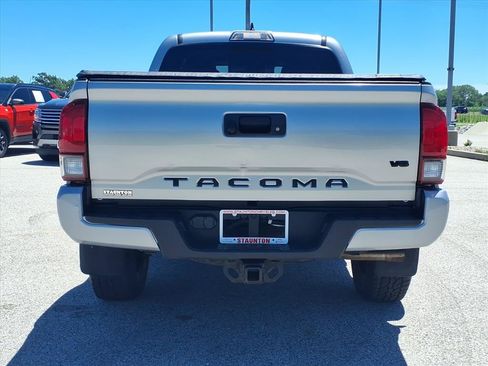 Used 2019 Toyota Tacoma TRD Sport AWD/4WD image 26
