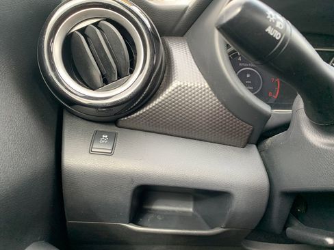 Used 2019 Nissan Kicks SV image 18