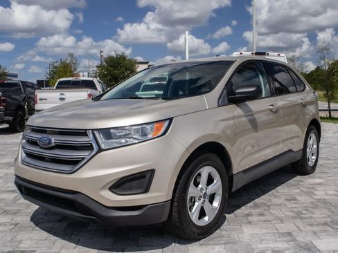 Used 2018 Ford Edge SE FWD image 3