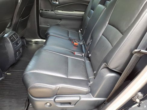 Used 2019 Honda Pilot Touring image 14