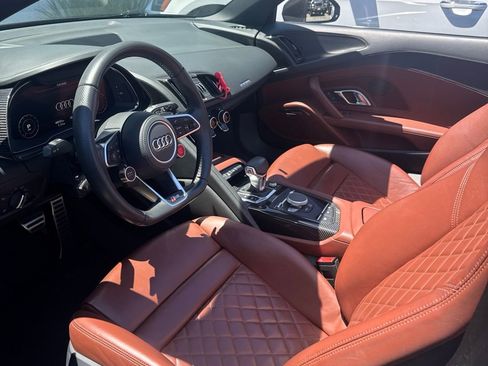 Used 2017 Audi R8 V10 w/ Carbon Exterior Package AWD/4WD image 2